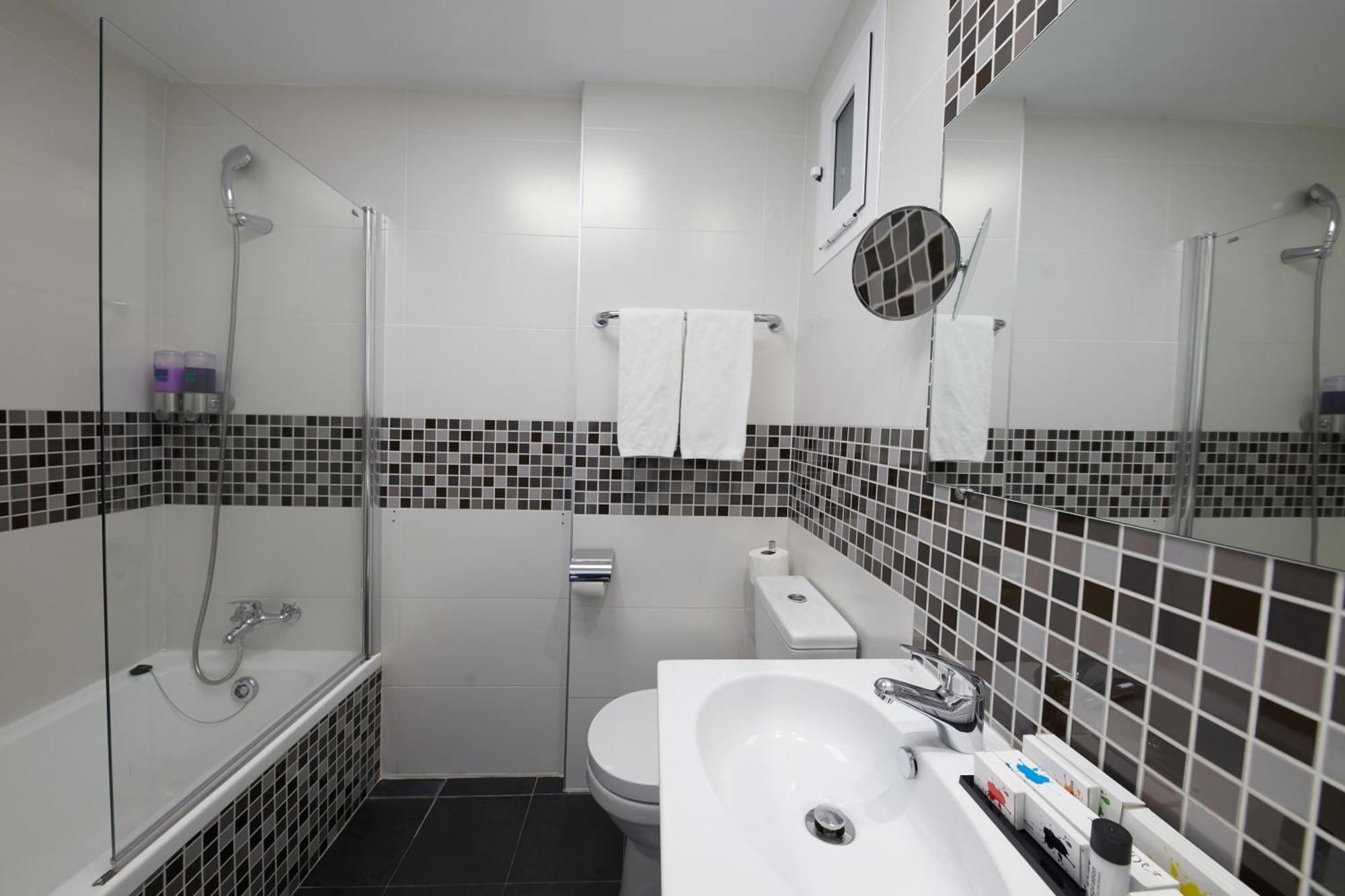 Double or Twin Room with Balcony  (2 Adults + 1 Child),1703544843:JPEG